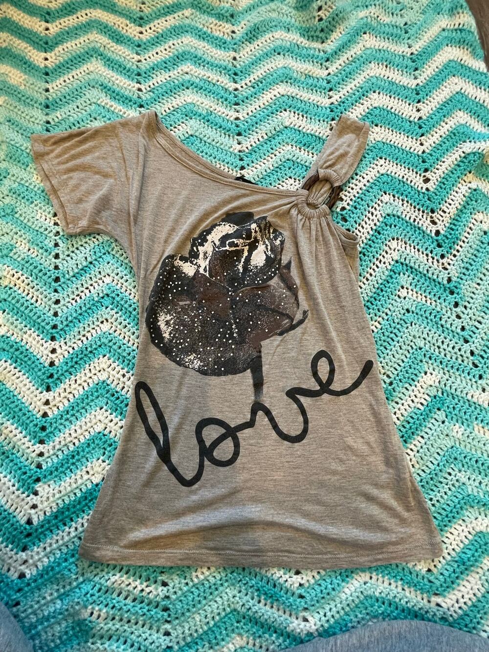 love annabelle y2k one shoulder and shortsleeve boho top